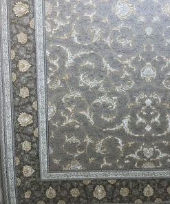 فرش ماشینی ۷۰۰ شانه کاشان طرح نورا نقره‌ای افشان گل برجسته