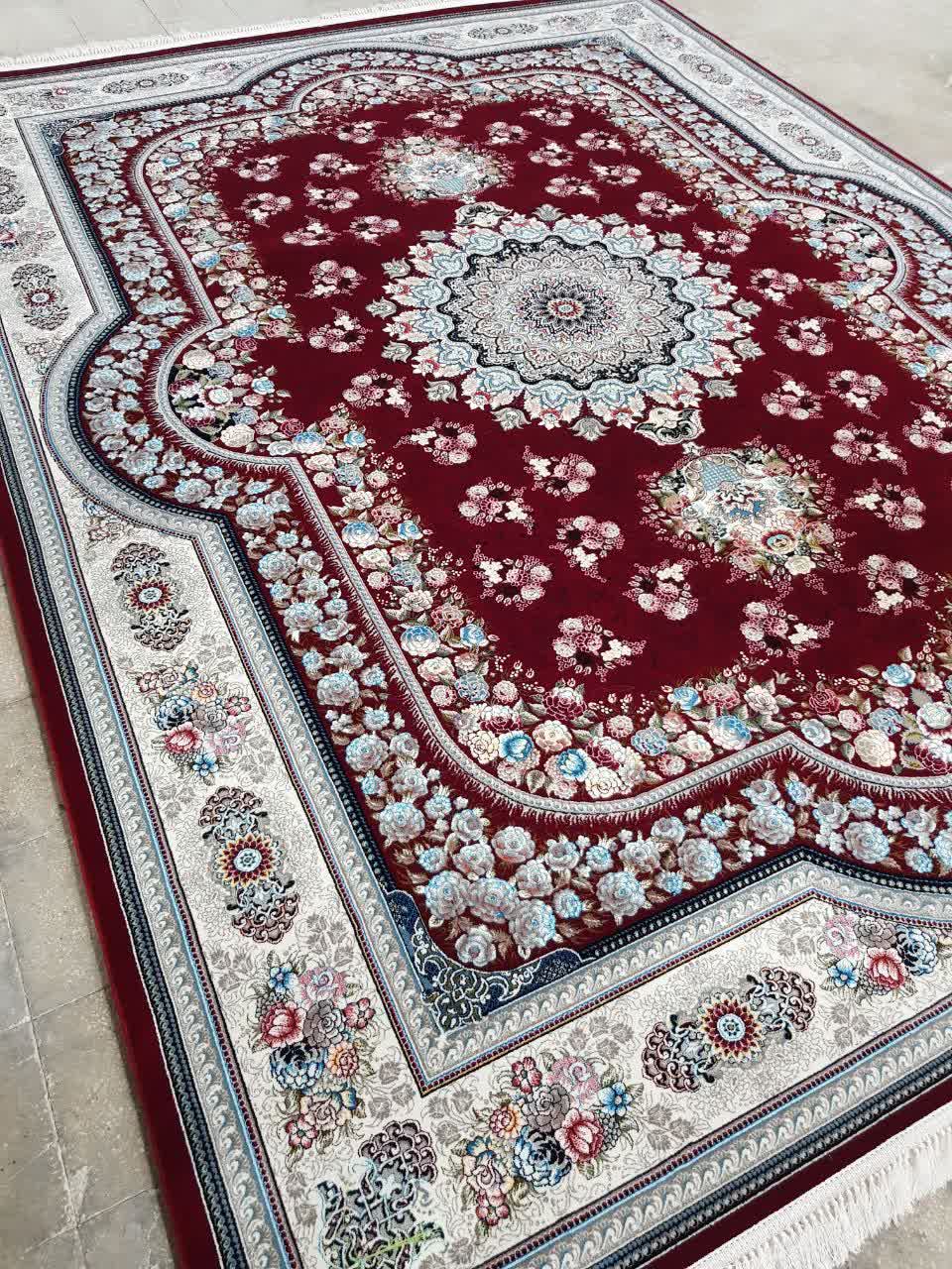 فرش ماشینی 700 شانه کاشان طرح اهورا زمینه لاکی تراکم 2550