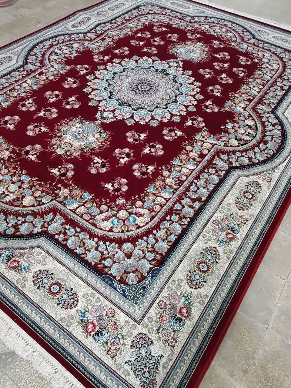 فرش ماشینی 700 شانه کاشان طرح اهورا زمینه لاکی تراکم 2550