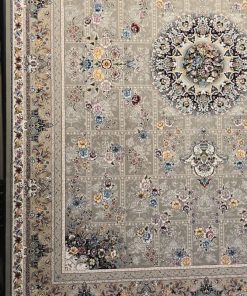 فرش ماشینی 700 شانه کاشان طرح خشتی زمینه فیلی بافته شده با اکریلیک هیت ست شده