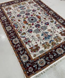 فرش ماشینی 700 شانه کاشان طرح زر نقش سلطان زمینه کرم نقره‌ای