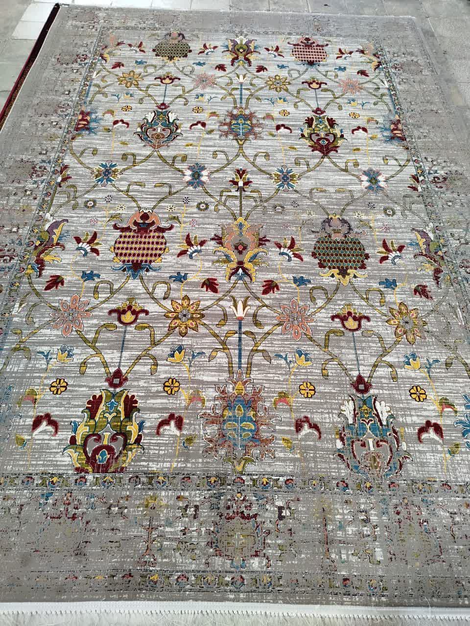 فرش ماشینی 700 شانه کاشان طرح سلطان آبادی زمینه فیلی 10 رنگ