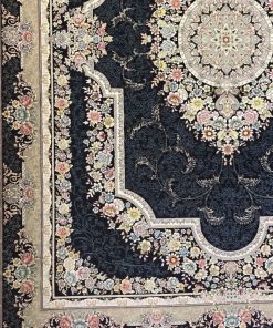 فرش ماشینی 700 شانه کاشان طرح صوفیا سرمه‌ای لچک و ترنج اکریلیک