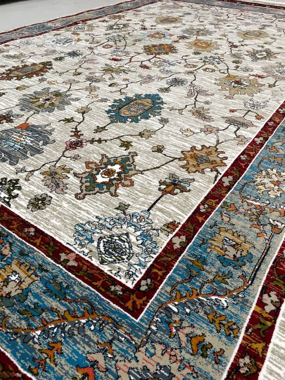 فرش ماشینی 700 شانه کاشان طرح فیروز بهار زمینه کرم تراکم 2550