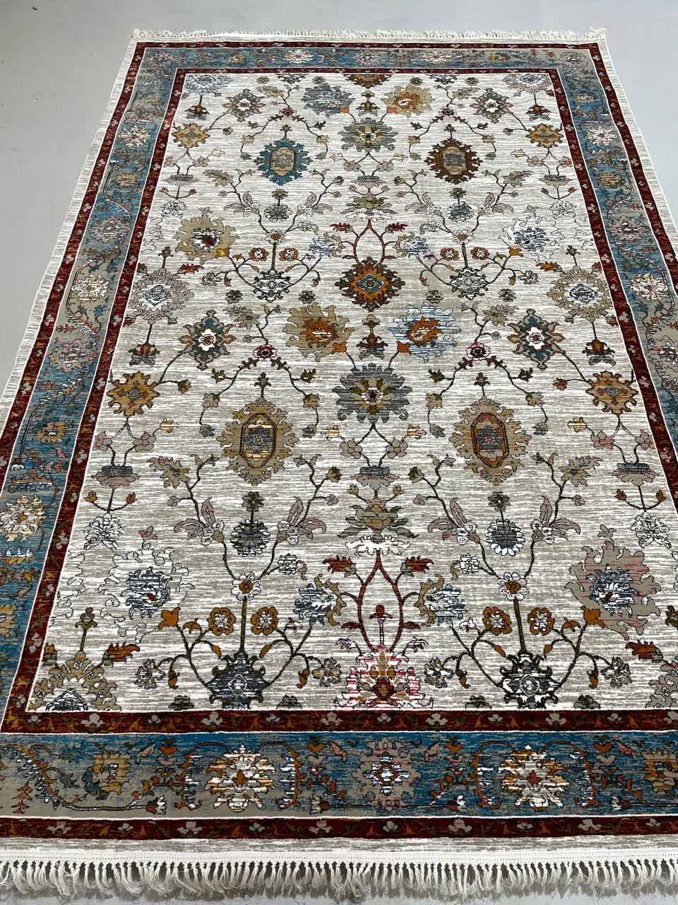 فرش ماشینی 700 شانه کاشان طرح فیروز بهار زمینه کرم تراکم 2550