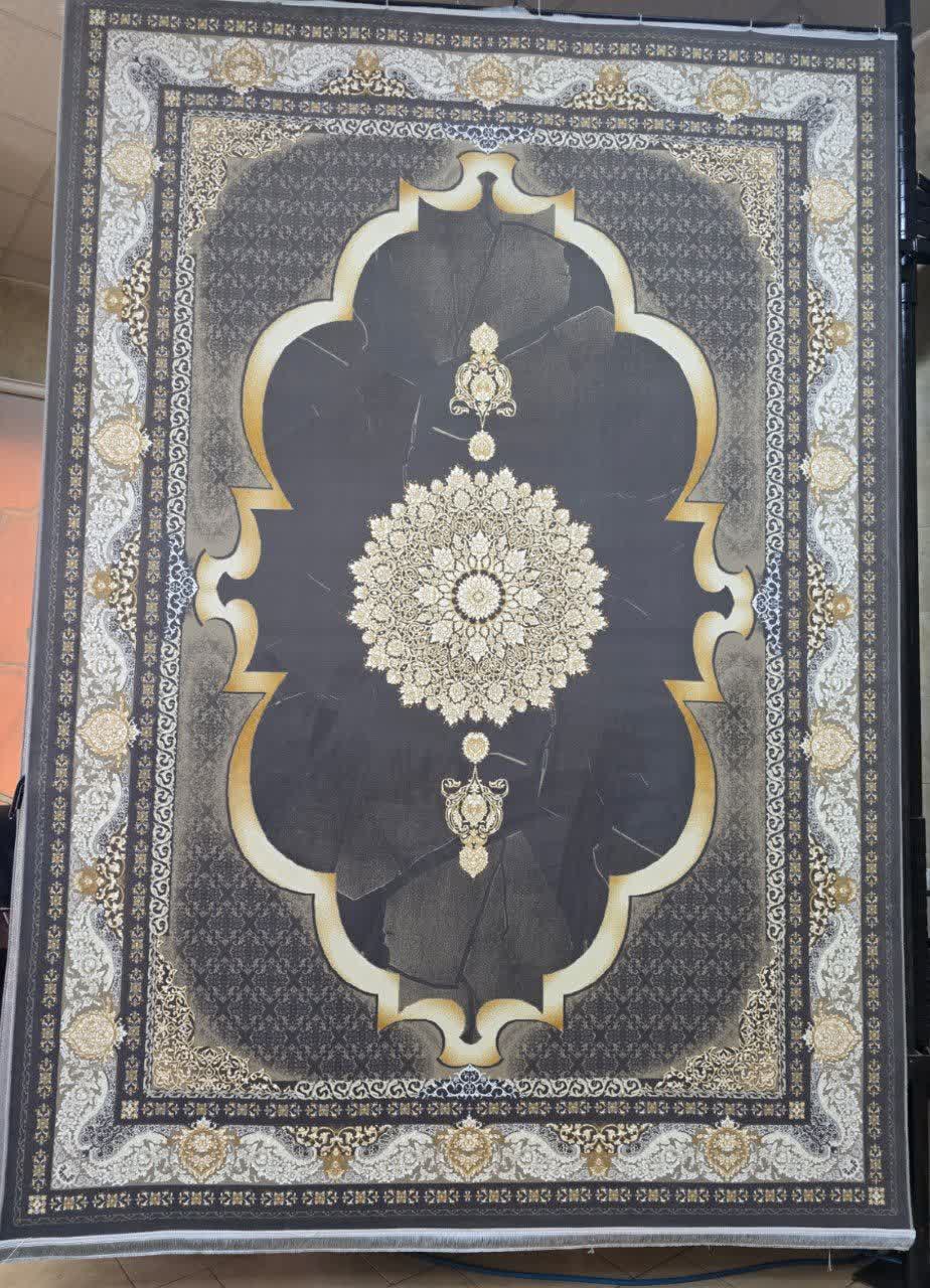 فرش ماشینی 700 شانه کاشان طرح مینا زمینه دودی گل برجسته