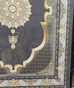 فرش ماشینی 700 شانه کاشان طرح مینا زمینه دودی گل برجسته