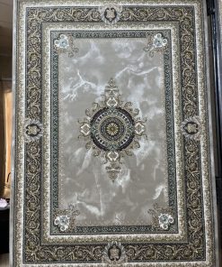 فرش ماشینی 700 شانه گل برجسته طرح ورساچ زمینه نقره‌ای با نخ اکریلیک هیت ست شده