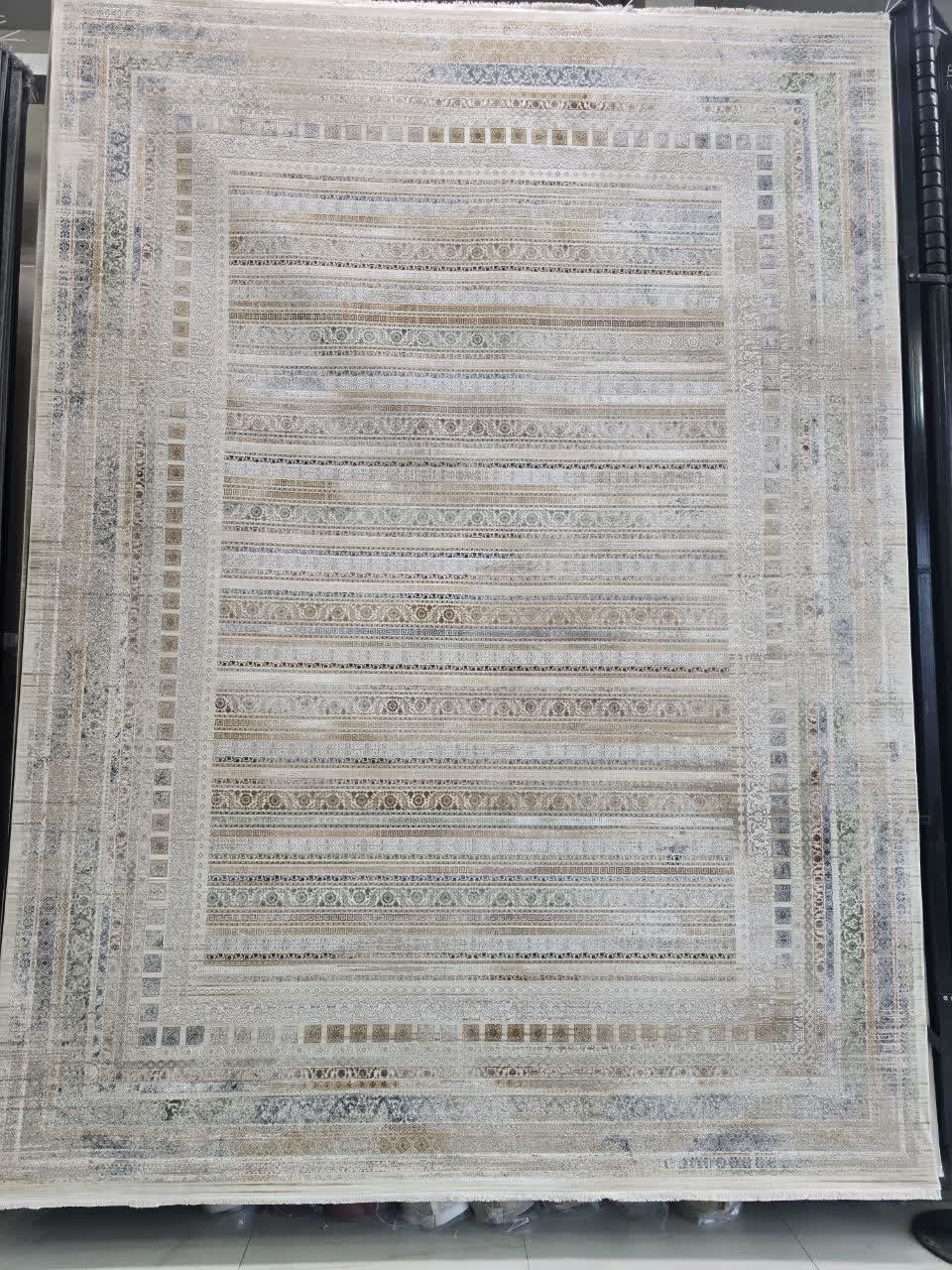 فرش ماشینی ۱۲۰۰ شانه کاشان طرح وینتیج مینیمال بژ گل برجسته
