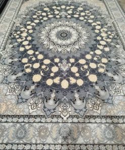 خرید فرش ۷۰۰ شانه طرح اصفهان دودی؛ آمیزه‌ای از اصالت صفوی و شکوه دکوراسیون مدرن – فرش راحیل