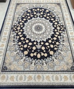 فرش ماشینی 700 شانه کاشان طرح اصفهان زمینه سرمه‌ای