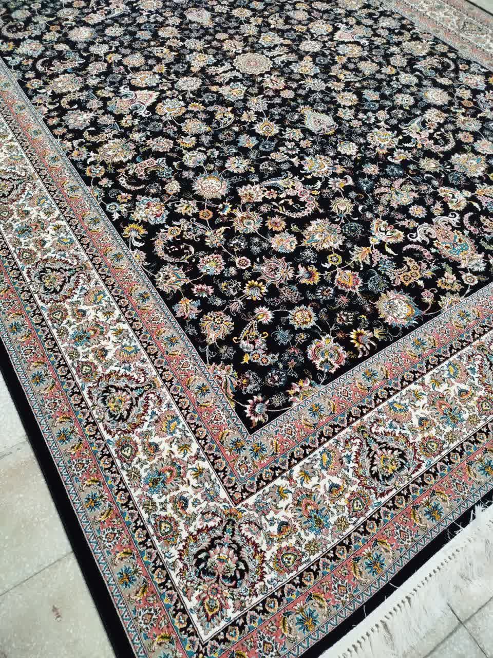 فرش ماشینی 700 شانه کاشان طرح افشان دریا سرمه‌ای تراکم 2550 بدون ترنج