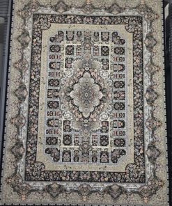 فرش ماشینی ۱۲۰۰ شانه کاشان طرح خشتی سرمه‌ای تراکم ۳۶۰۰ قاب قرآنی
