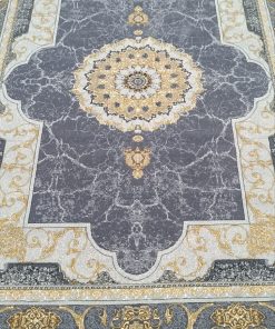 فرش ماشینی 500 شانه کاشان طرح کویر طوسی لایت تراکم 1800 ترنج طلایی