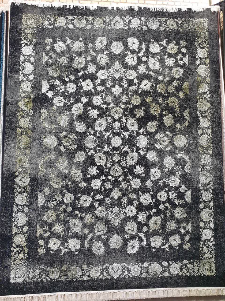 فرش ماشینی ۷۰۰ شانه کاشان طرح آرمان زمینه سرمه‌ای تراکم ۲۵۵۰