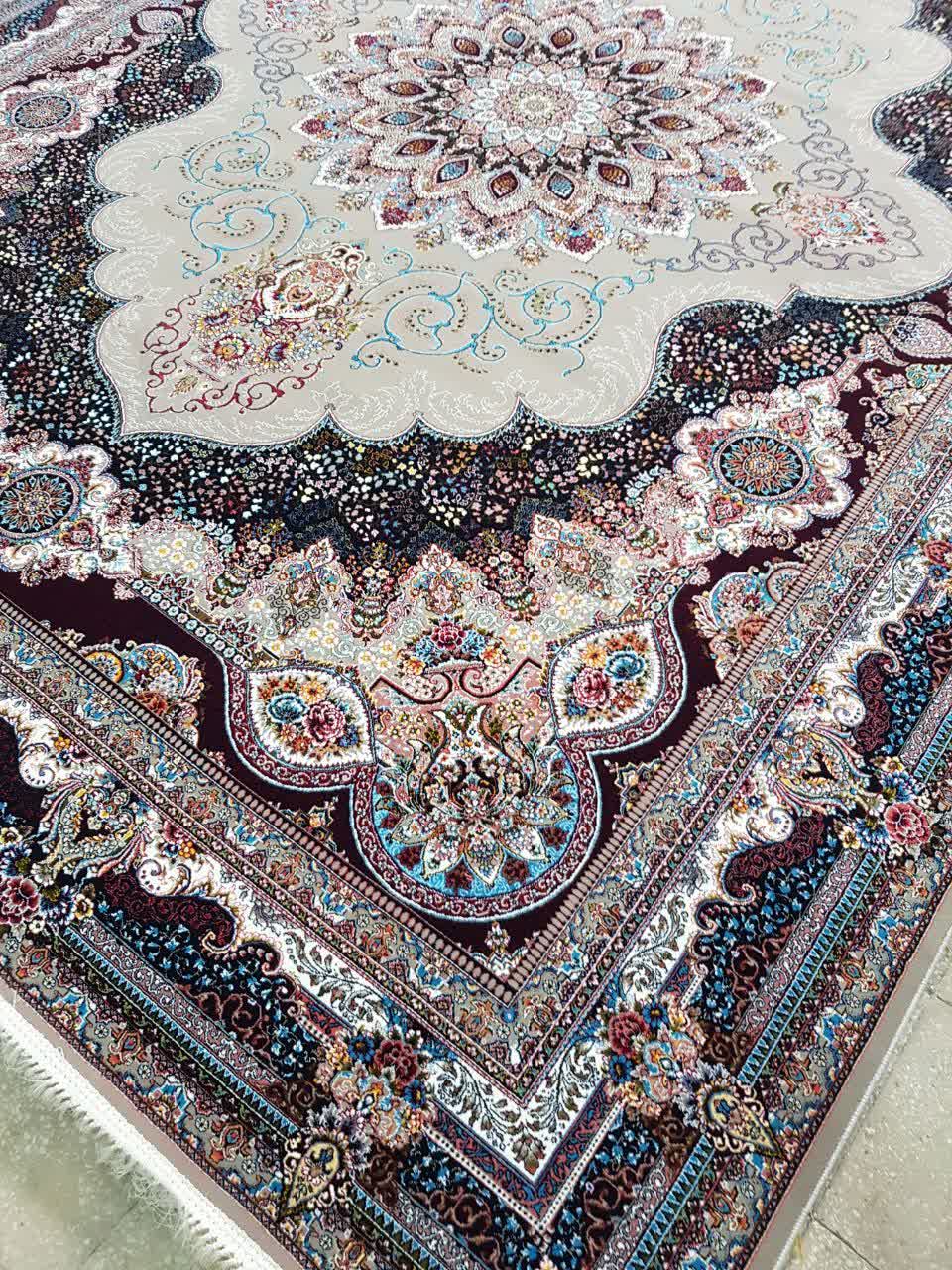 فرش ماشینی 700 شانه کاشان طرح آریامهر زمینه فیلی تراکم 2550
