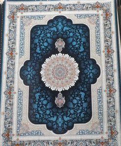 فرش ماشینی 700 شانه کاشان طرح ارغوان زمینه سرمه‌ای تراکم 2550
