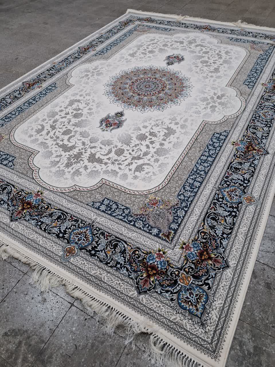 فرش ماشینی 700 شانه کاشان طرح ارغوان زمینه کرم تراکم 2550