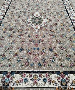 فرش ماشینی 700 شانه کاشان طرح امانا فیلی با تراکم 2550 و 10 رنگ