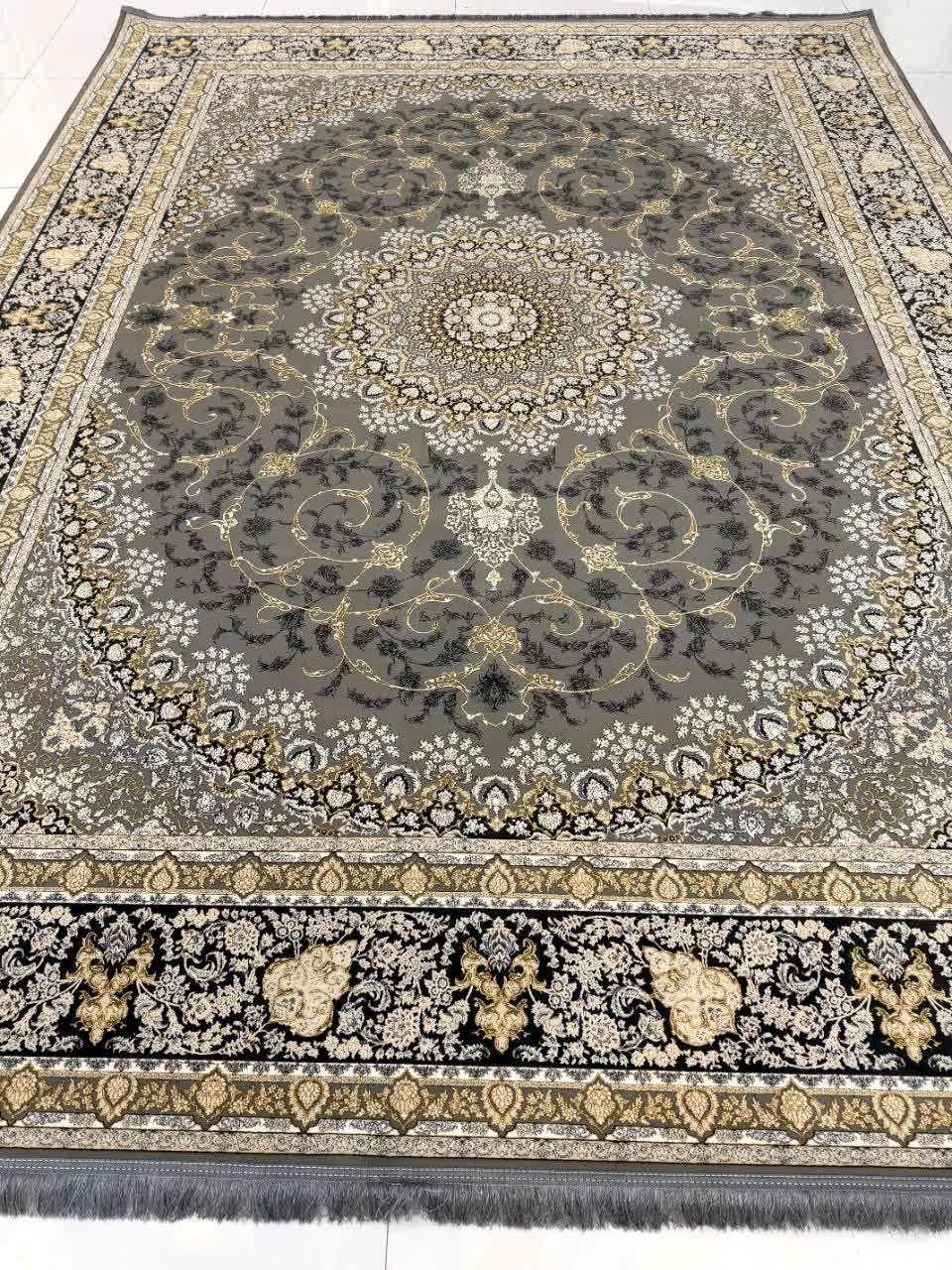فرش ماشینی 1200 شانه کاشان طرح اوان دودی گل برجسته تراکم 3600