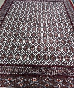 فرش ماشینی 700 شانه کاشان طرح بازوبند کرم زرشکی تراکم 2550
