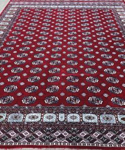 فرش ماشینی 700 شانه کاشان طرح ترکمن زمینه لاکی قرمز تراکم 2250