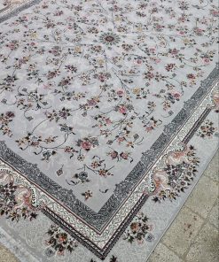 فرش ماشینی 700 شانه کاشان طرح جانان نقره‌ای نقشه افشان بدون ترنج