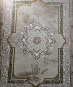 فرش ۷۰۰ شانه طرح جیران کرم شکلاتی با ترنج لوزی و ۱۰ رنگ واقعی کاشان