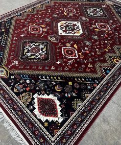 فرش ماشینی 700 شانه کاشان طرح حسن آباد لاکی هندسی عشایری
