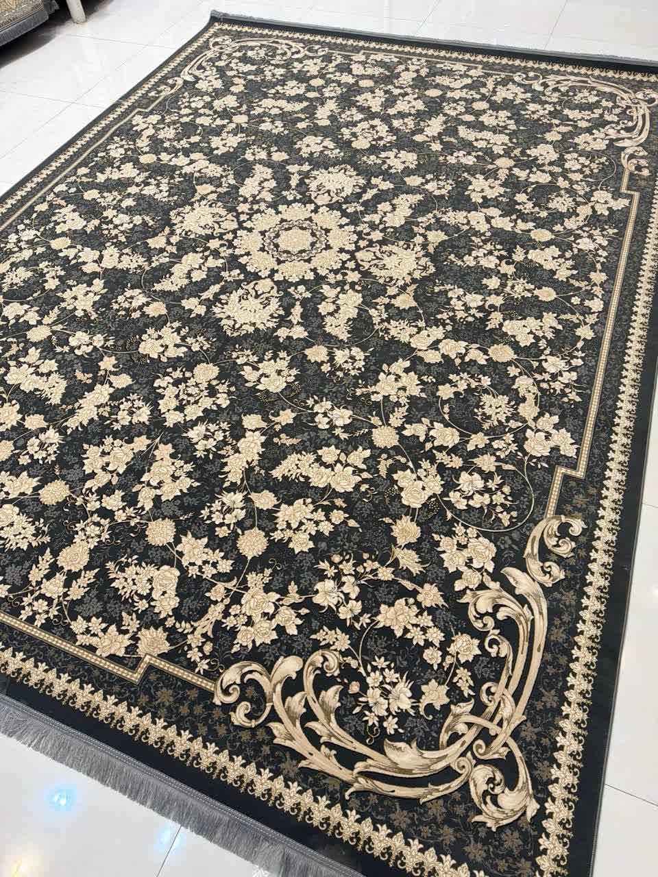 فرش ماشینی 1200 شانه طرح راما دودی گل برجسته کاشان تراکم 3600