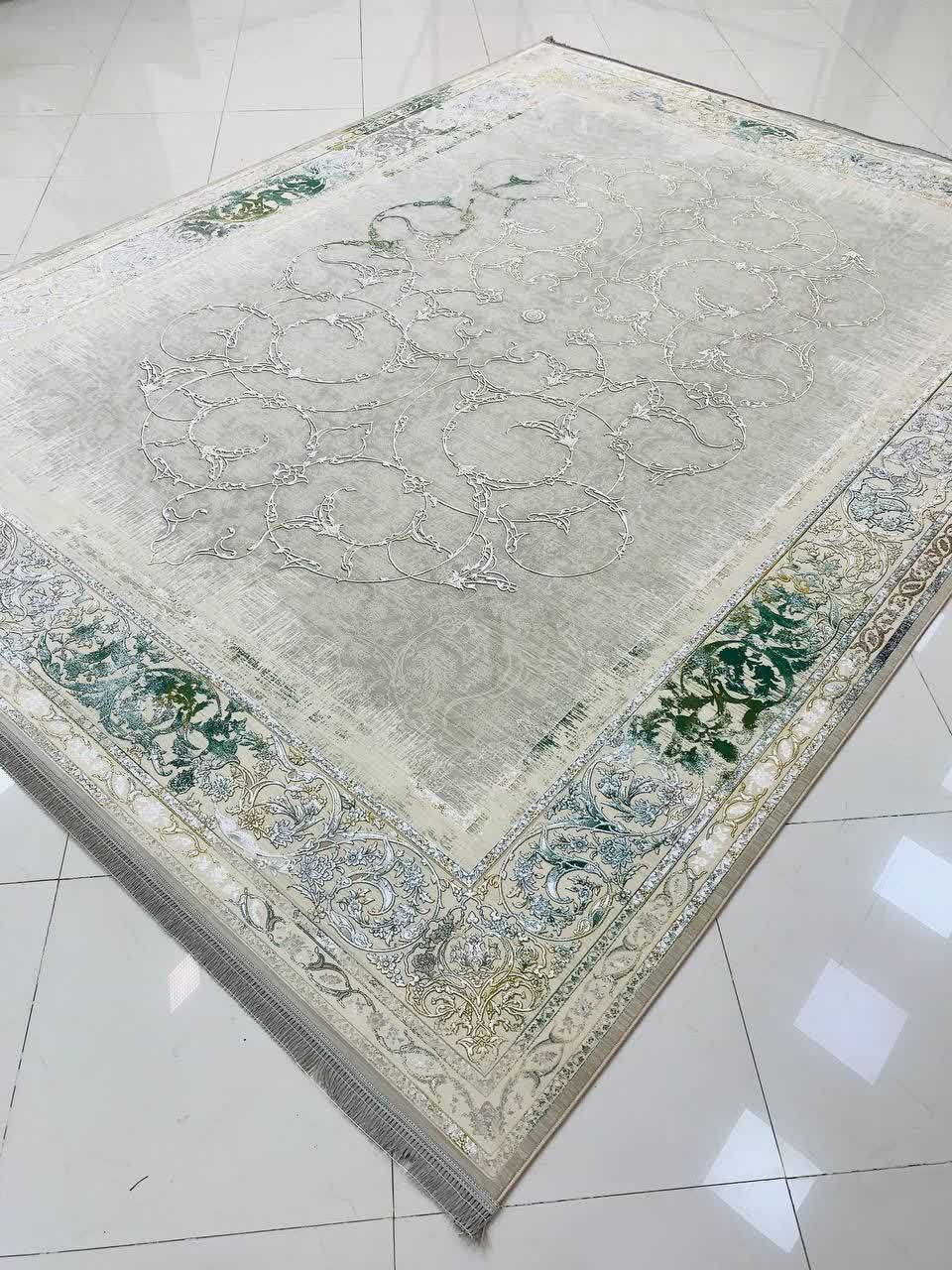 فرش ماشینی ۱۲۰۰ شانه کاشان طرح روناک ترمه‌ای بدون ترنج گل برجسته تراکم ۳۶۰۰