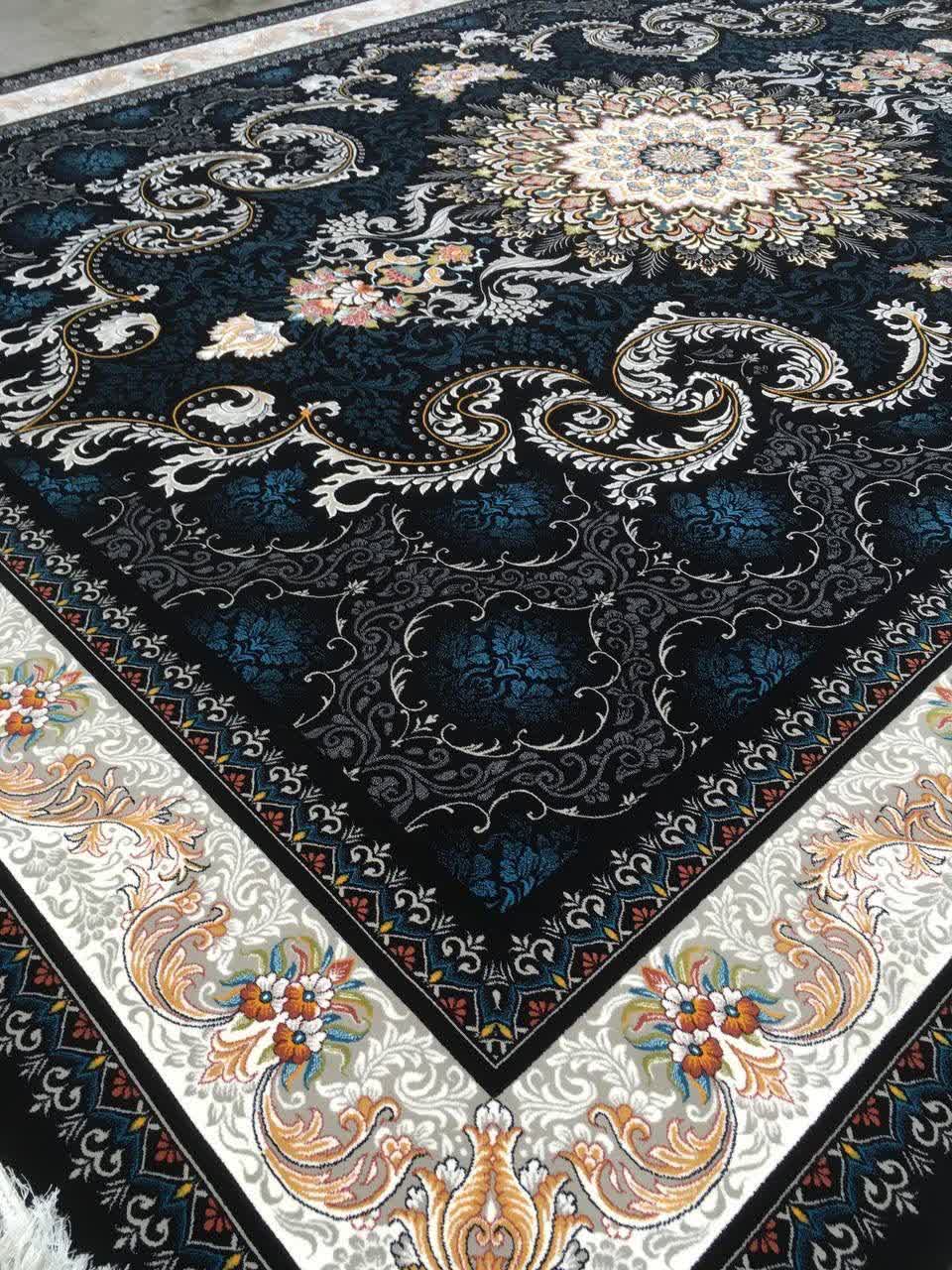 فرش ماشینی 700 شانه کاشان طرح روژین زمینه سرمه‌ای تراکم 2550