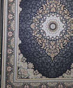 فرش ماشینی ۷۰۰ شانه کاشان طرح رویا دودی تیره ترنج دار تراکم ۲۲۵۰