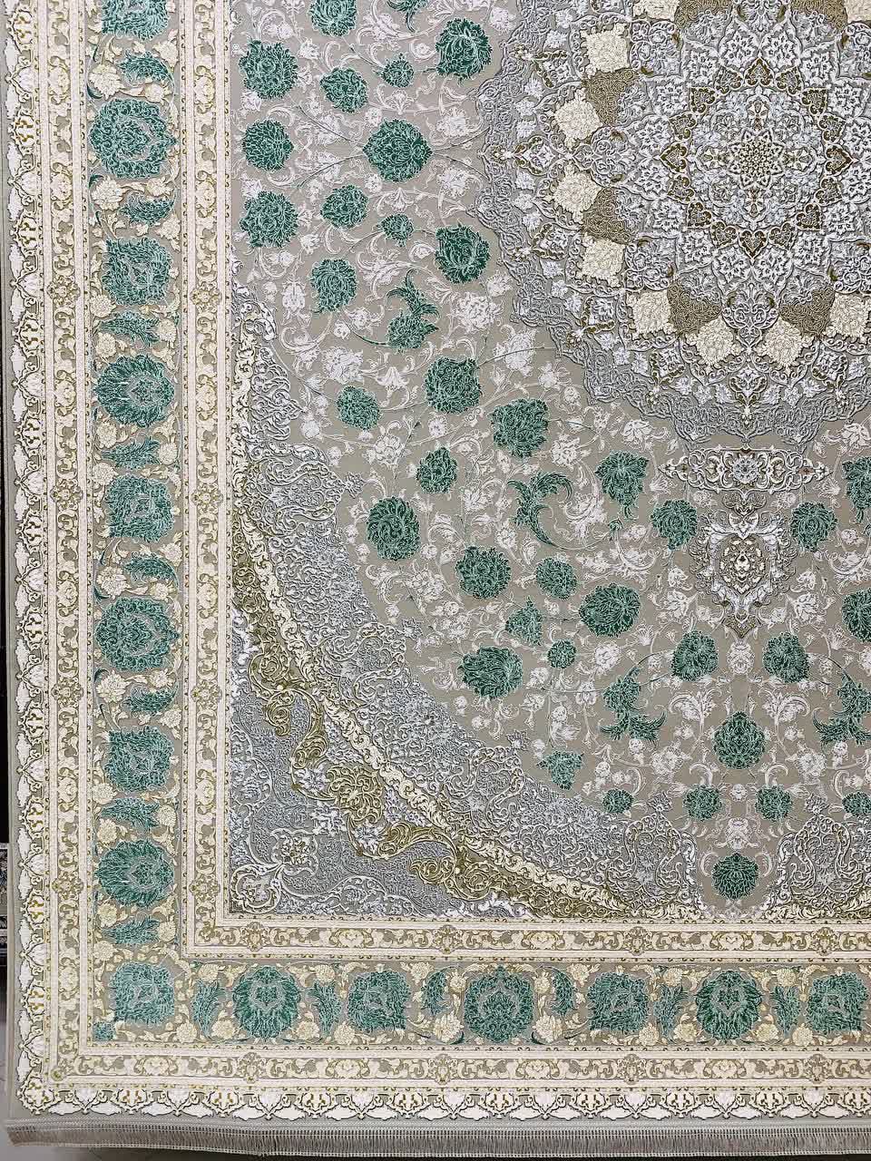 فرش ۱۲۰۰ شانه کاشان طرح سلنا رنگ ترمه‌ای گل برجسته تراکم ۳۶۰۰