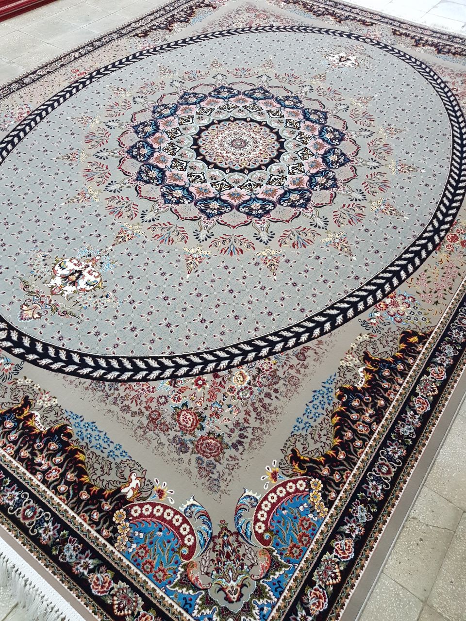 فرش ماشینی 700 شانه کاشان طرح شبستان زمینه فیلی تراکم 2550