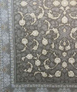 فرش ماشینی 700 شانه کاشان طرح صدف زمینه نسکافه‌ای گل برجسته تراکم 2550