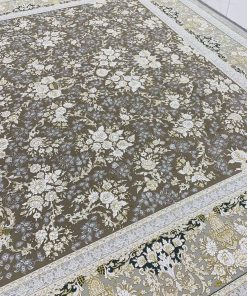 فرش ماشینی 1200 شانه کاشان طرح طلا نسکافه‌ای گل برجسته تراکم 3600