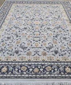 فرش ماشینی ۷۰۰ شانه کاشان طرح فروزان افشان نقره‌ای بدون ترنج