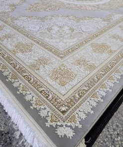 فرش ماشینی 1200 شانه کاشان طرح مرجان زمینه فیلی گل برجسته تراکم 360