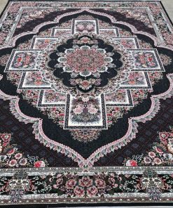 فرش ماشینی ۷۰۰ شانه کاشان طرح ناردون زمینه سرمه‌ای ۱۰ رنگ