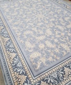 فرش ماشینی 700 شانه کاشان طرح نگار افشان زمینه نقره‌ای 10 رنگ