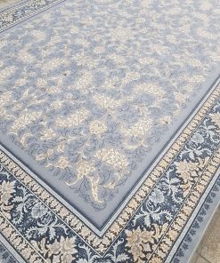 فرش ماشینی 700 شانه کاشان طرح نگار افشان زمینه نقره‌ای 10 رنگ