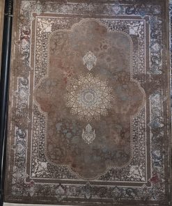 : فرش ماشینی ۷۰۰ شانه وینتیج طرح سرو نسکافه‌ای شکلاتی کاشان