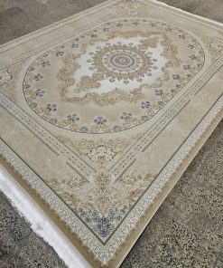 فرش ماشینی 1200 شانه کاشان طرح کارن زمینه بژ گل برجسته تراکم 3600