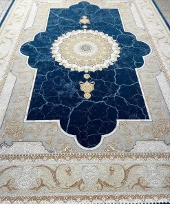 فرش ماشینی ۱۲۰۰ شانه کاشان طرح کایرا زمینه سرمه‌ای گل برجسته