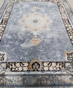 فرش ماشینی 700 شانه کاشان طرح کهربا زمینه نقره ای وینتیج