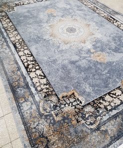 فرش ماشینی 700 شانه کاشان طرح کهربا زمینه نقره ای وینتیج