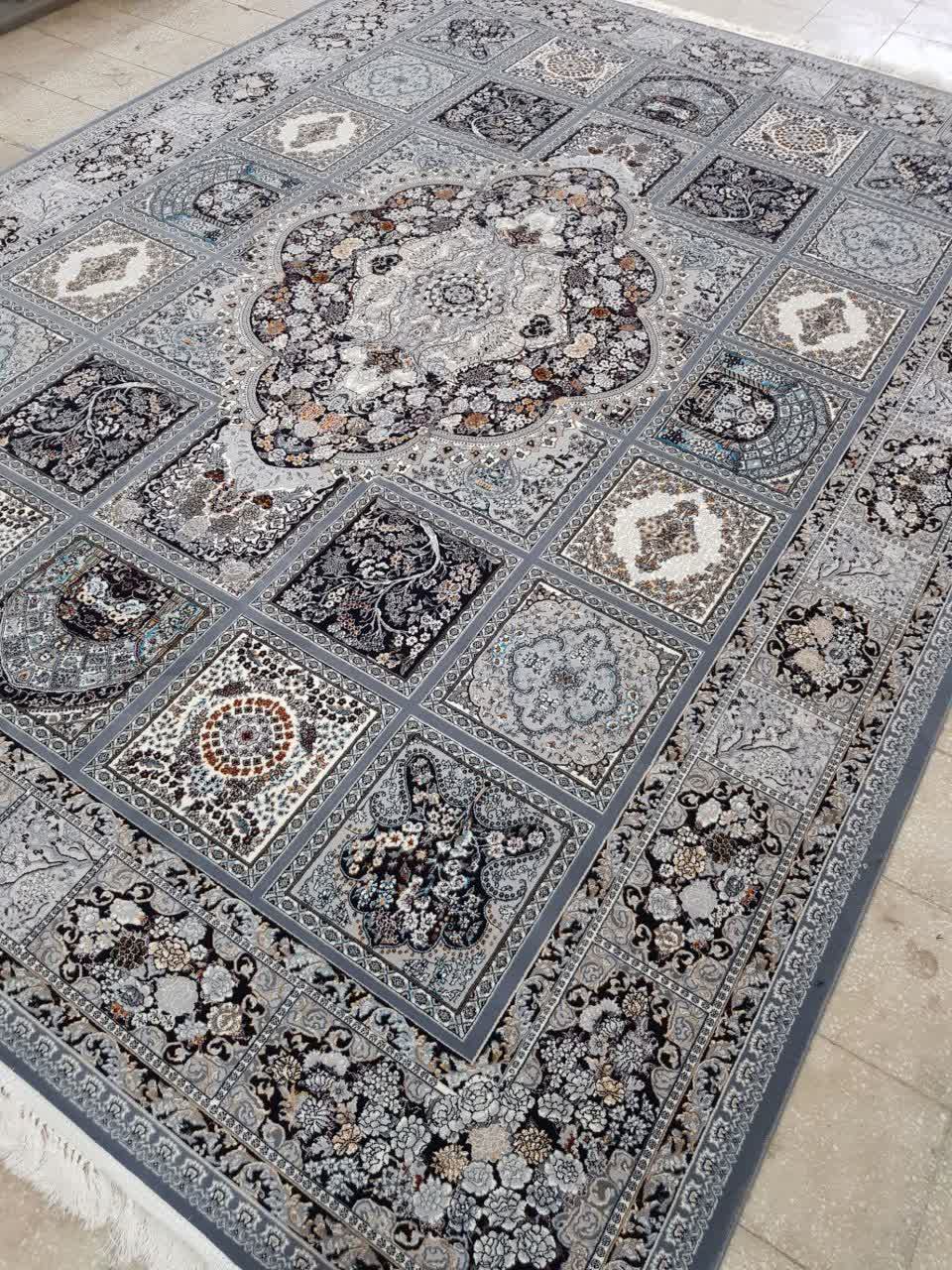 فرش ۷۰۰ شانه کاشان طرح کژال دودی خشتی تراکم ۲۵۵۰