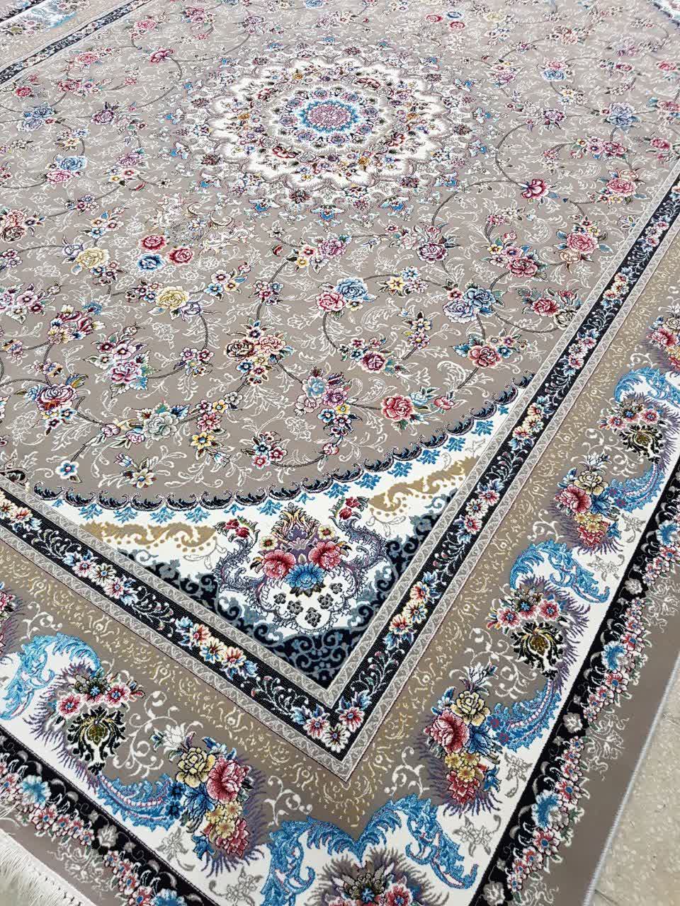 فرش ماشینی 700 شانه کاشان طرح گلستان زمینه فیلی تراکم 2550