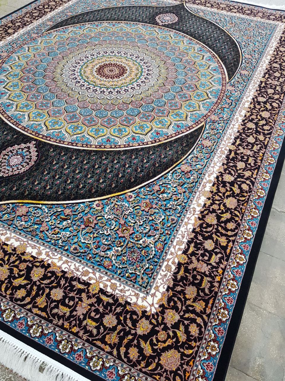 فرش ماشینی 700 شانه طرح گنبد سرمه ای کاشان تراکم 2550